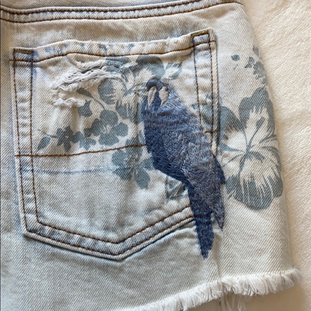 Shorts - Picture 3 of 6